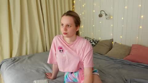 tinasiner online show from November 15, 4:30 pm