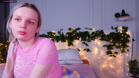 tinasiner online show from March 9, 4:44 pm