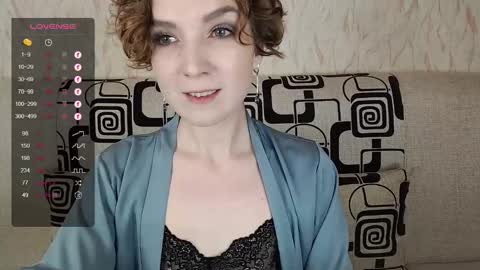 Snapshot of tinawincee chatting on October 4, 5:16 am Tina online show from October 4, 5:16 am