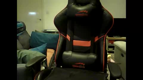 Snapshot of tinstranger33 chatting on November 1, 6:12 am tinstranger33 online show from November 1, 6:12 am