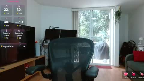 Snapshot of tiny_caroline chatting on October 2, 10:41 pm Tiny Caroline online show from October 2, 10:41 pm