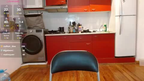 Snapshot of tiny_caroline chatting on February 26, 10:15 pm Tiny Caroline online show from February 26, 10:15 pm