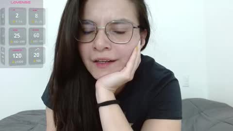 Snapshot of tiny_caroline chatting on December 5, 4:15 am Tiny Caroline online show from December 5, 4:15 am