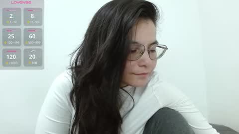 Snapshot of tiny_caroline chatting on February 11, 4:11 am Tiny Caroline online show from February 11, 4:11 am