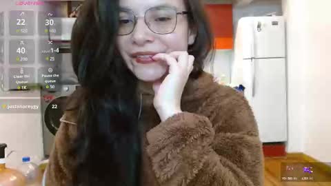 Snapshot of tiny_caroline chatting on January 15, 8:05 pm Tiny Caroline online show from January 15, 8:05 pm