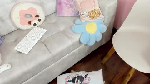 tiny_cora online show from October 25, 5:02 pm