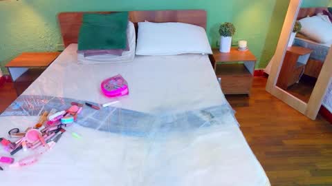 tiny_whore18 online show from March 24, 4:35 pm