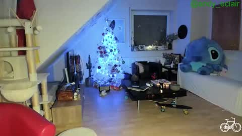 Tiny online show from December 17, 5:03 am