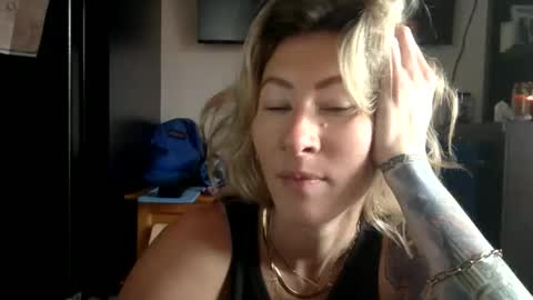 Snapshot of tinyandtatted420 chatting on October 24, 3:35 pm tinyandtatted420 online show from October 24, 3:35 pm