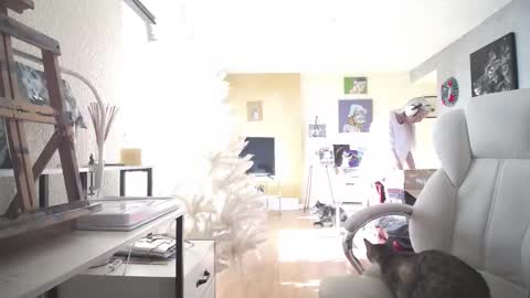 stage Kylie Sinner  brand CLITBAIT online show from December 5, 5:55 pm