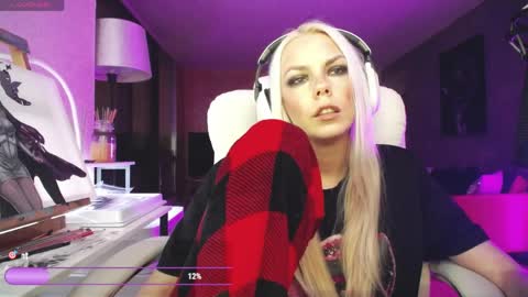 stage Kylie Sinner  brand CLITBAIT online show from April 3, 11:33 pm