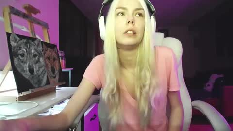 stage Kylie Sinner  brand CLITBAIT online show from October 17, 7:34 am