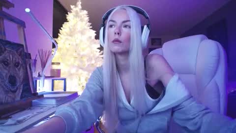 stage Kylie Sinner  brand CLITBAIT online show from December 1, 2:53 am