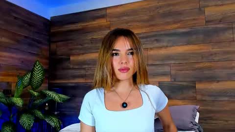 Snapshot of tinyw0nder chatting on October 17, 9:08 pm Instagram  tinyw0nder online show from October 17, 9:08 pm