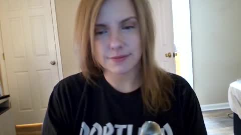 tinywithtiddies online show from March 22, 2:48 am