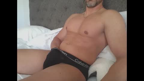 tlars1980 online show from April 6, 6:31 pm