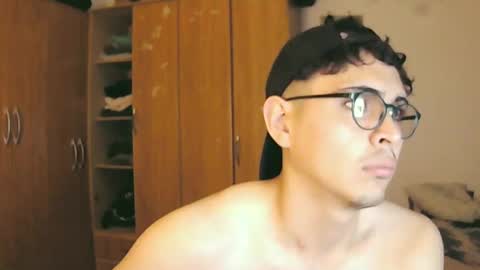 tobiasg974 online show from October 14, 10:57 pm