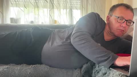 Tom online show from April 21, 2:46 pm