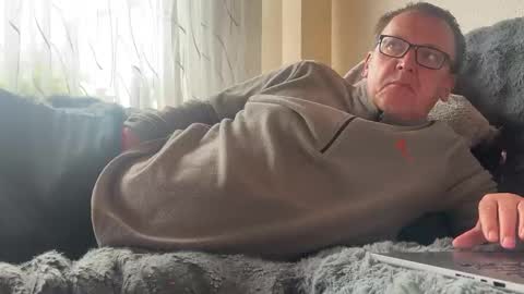 Tom online show from November 9, 1:25 pm