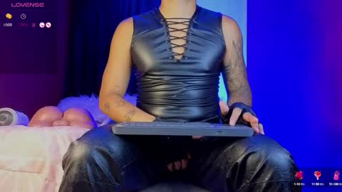 Snapshot of tom_brown12 chatting on October 1, 2:10 am Tom online show from October 1, 2:10 am