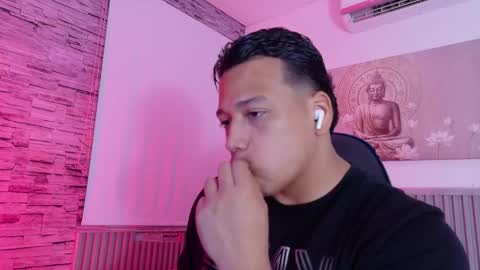 Tom muscle1 online show from March 12, 1:04 pm