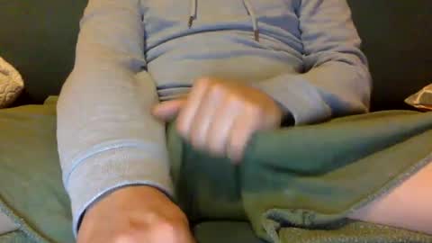 Snapshot of tombi125 chatting on December 1, 4:43 pm tombi125 online show from December 1, 4:43 pm