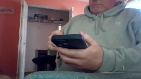 Snapshot of tomcat4848 chatting on October 6, 3:19 pm tomcat4848 online show from October 6, 3:19 pm