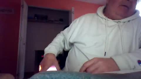 Snapshot of tomcat4848 chatting on October 7, 4:03 pm tomcat4848 online show from October 7, 4:03 pm