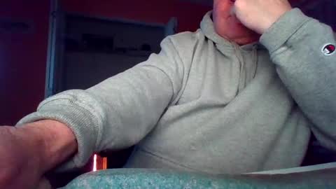 Snapshot of tomcat4848 chatting on October 5, 10:23 am tomcat4848 online show from October 5, 10:23 am