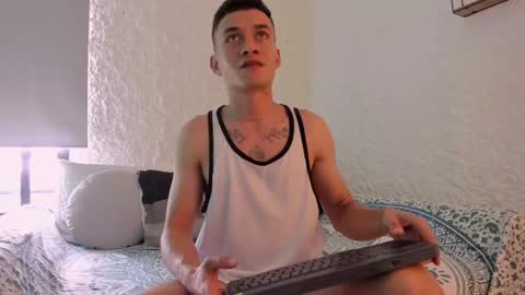 Tom  online show from January 11, 8:10 pm