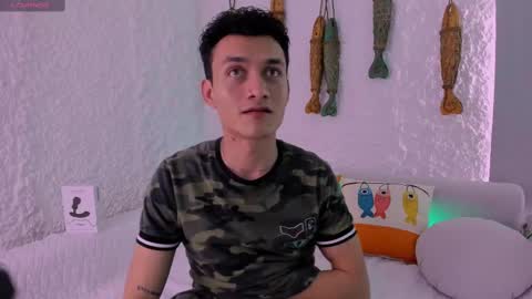 Tom  online show from December 4, 8:23 pm