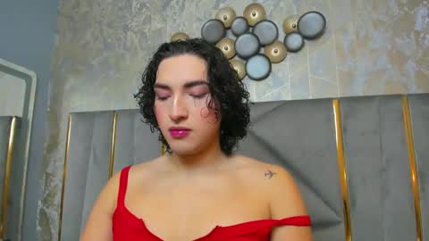 Snapshot of tomlondon_ chatting on February 17, 11:44 am online show from February 17, 11:44 am