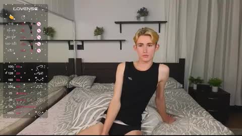 Snapshot of tommy18xxx chatting on September 10, 4:41 pm Tommy online show from September 10, 4:41 pm