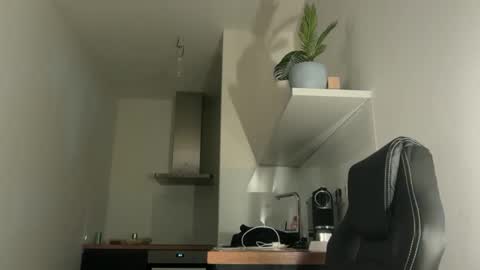 Thomas Fit online show from October 12, 4:53 pm