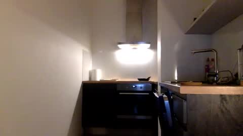 Thomas Fit online show from March 4, 9:54 pm