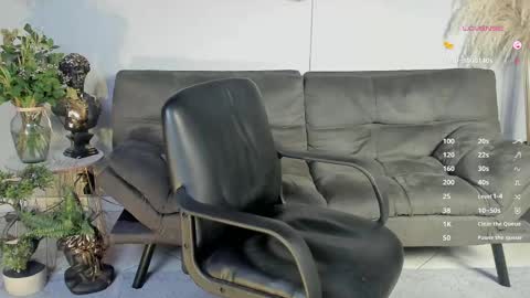 Snapshot of tomy_scott6 chatting on October 10, 1:28 pm tomy_scott6 online show from October 10, 1:28 pm