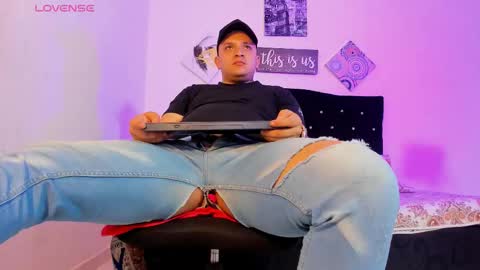 Snapshot of tonny_landri chatting on October 7, 2:24 pm Tonny Landri online show from October 7, 2:24 pm