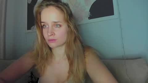 Snapshot of tony_and_alice chatting on December 4, 8:23 pm Tony and Alice online show from December 4, 8:23 pm