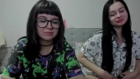 Snapshot of toriayun0 chatting on January 3, 10:40 pm your personal gothic girl check it online show from January 3, 10:40 pm