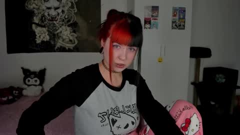 Snapshot of toriayun0 chatting on February 22, 8:42 pm your personal gothic girl check it online show from February 22, 8:42 pm