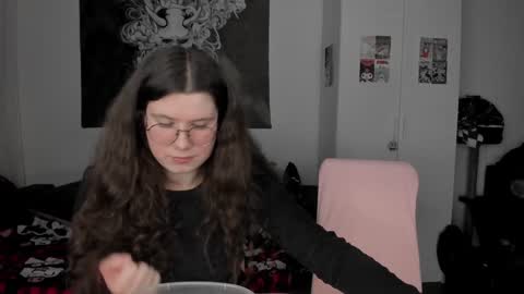 Snapshot of toriayun0 chatting on January 8, 9:12 pm your personal gothic girl check it online show from January 8, 9:12 pm
