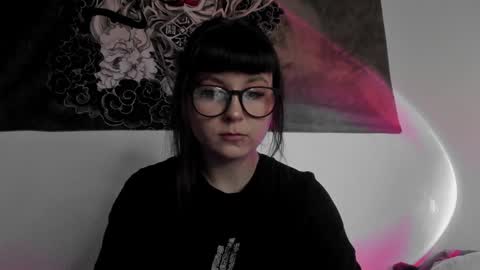 Snapshot of toriayun0 chatting on January 11, 10:51 pm your personal gothic girl check it online show from January 11, 10:51 pm