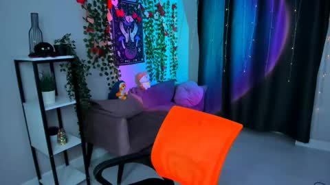 Tracy online show from February 26, 2:31 pm