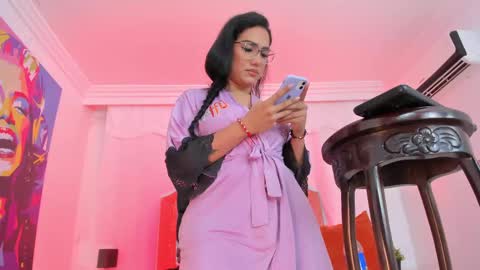 Juliana Giiraldo  online show from September 18, 8:35 pm