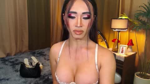 ROSY TAN  BE MY KING DONT FORGET TO FOLLOW AND THUMBS UP ME online show from September 24, 4:58 pm