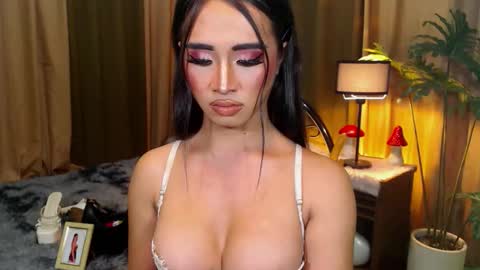 ROSY TAN  BE MY KING DONT FORGET TO FOLLOW AND THUMBS UP ME online show from September 20, 5:05 pm