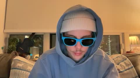 transguy222 online show from March 19, 2:39 am