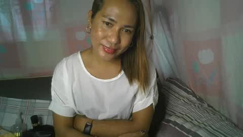 transhottie28 online show from March 8, 3:17 am