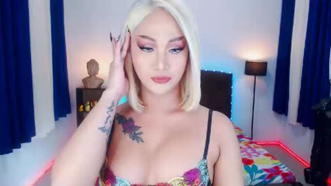 KYLIE BELLA  TS online show from November 1, 6:51 pm