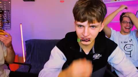 Travis online show from November 13, 8:22 pm